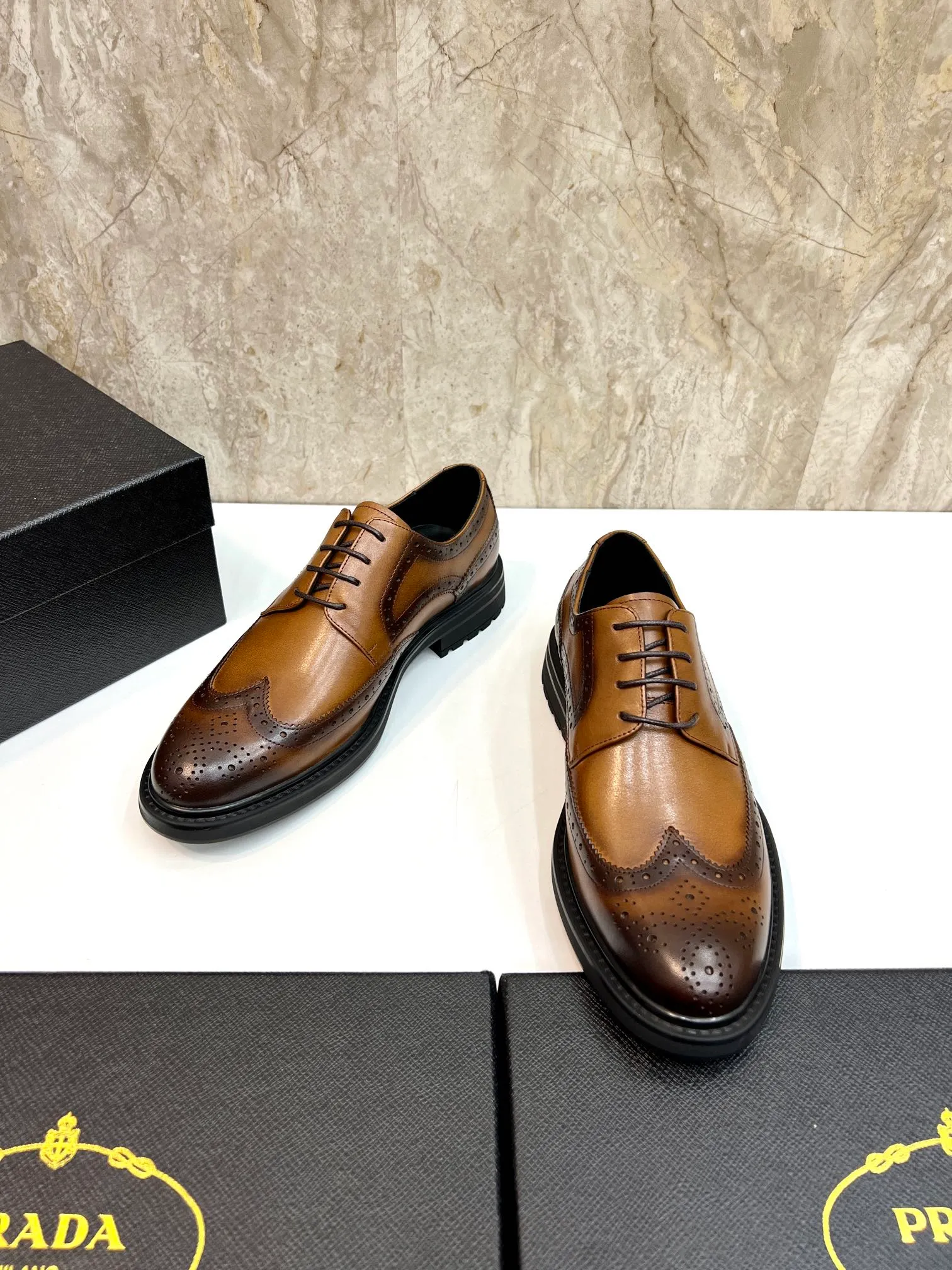 Original order quality: P580 Brand: PRADA (Prada) Standard code: Men's size 38/44 (45 can be customized) Grade: Same style as the official website High-quality men's shoes Material: Original cowhide Water-dyed cowhide lining Rubber outsole Style categories: Men's fashionable formal leather shoes Slip-on men's shoes series Young fashion European and American trends British style Top luxury Color: Actual picture